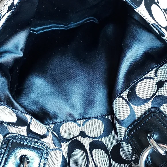 Coach Gallery Signature Tote w/ a Wristlet (RARE) - Picture 12 of 17